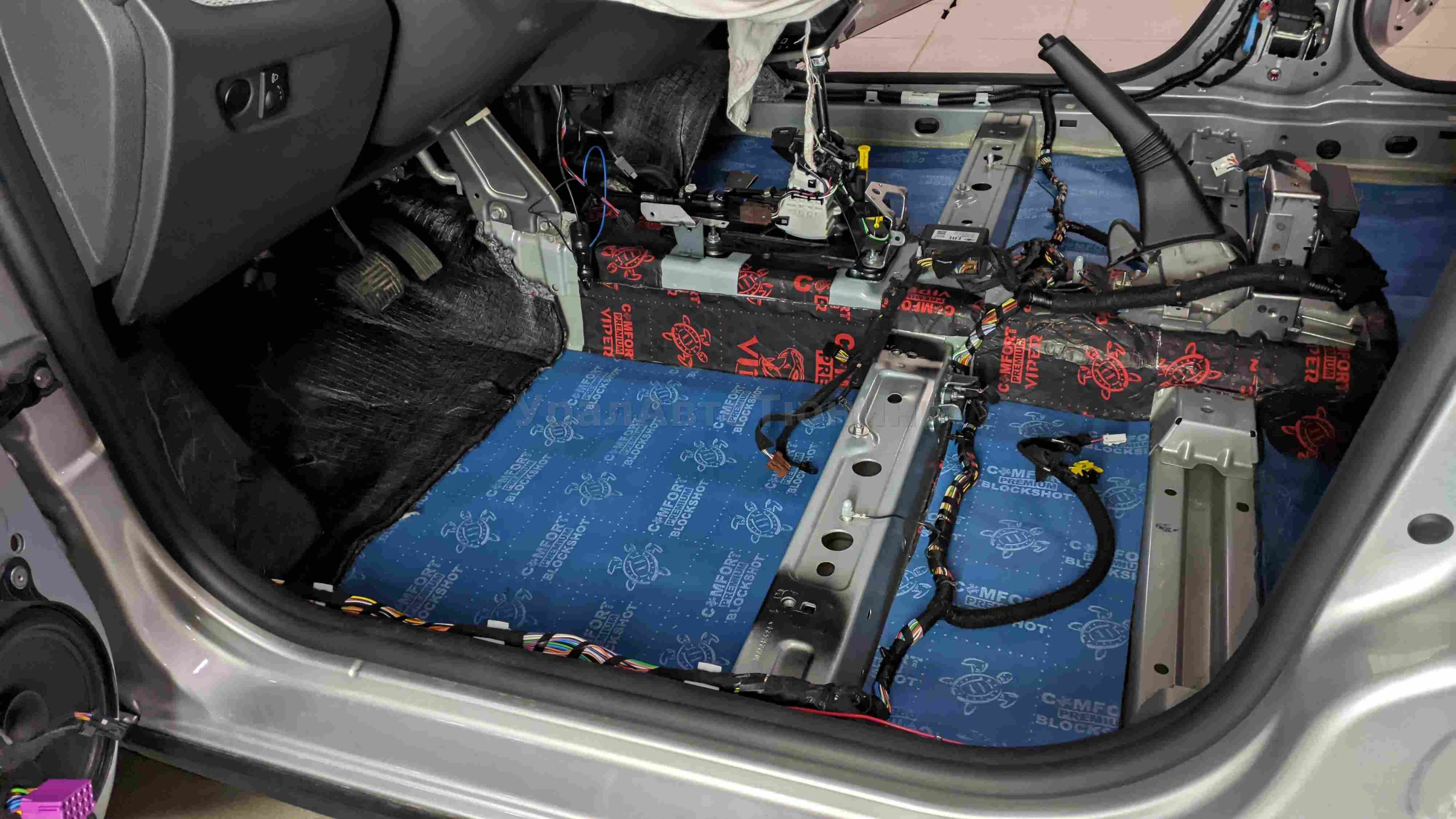 Шумоизоляция пола Lada Vesta