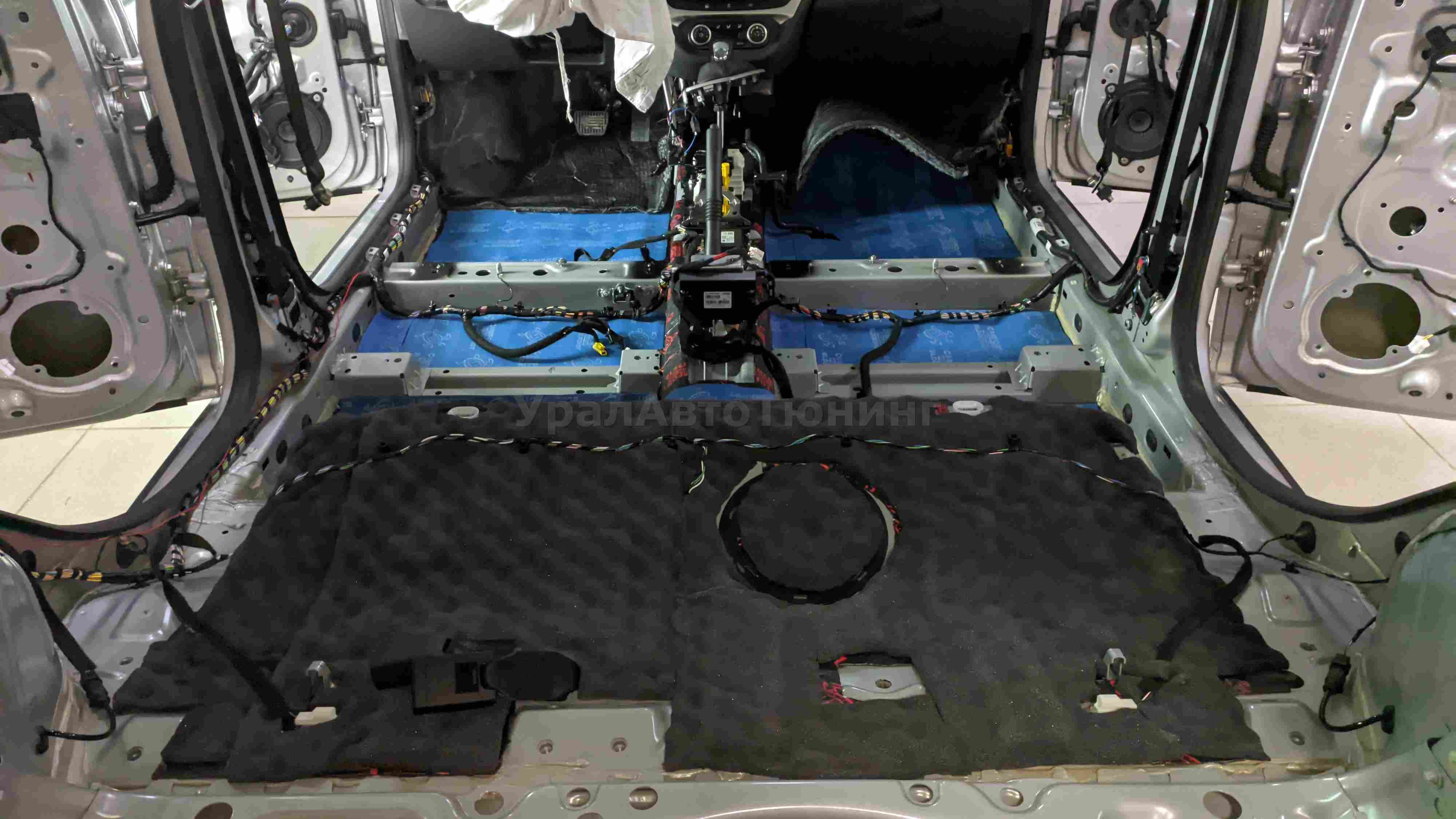 Шумоизоляция пола Lada Vesta