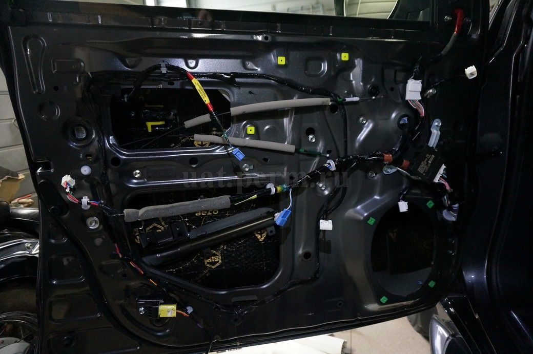 Toyota Land Cruiser 200 - шумоизоляция дверей