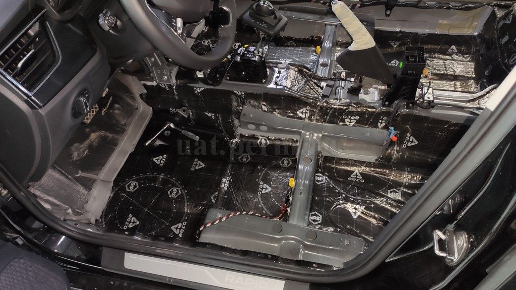 Шумоизоляция пола Skoda Rapid