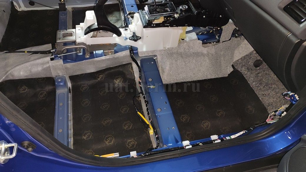 Шумоизоляция пола Mitsubishi ASX