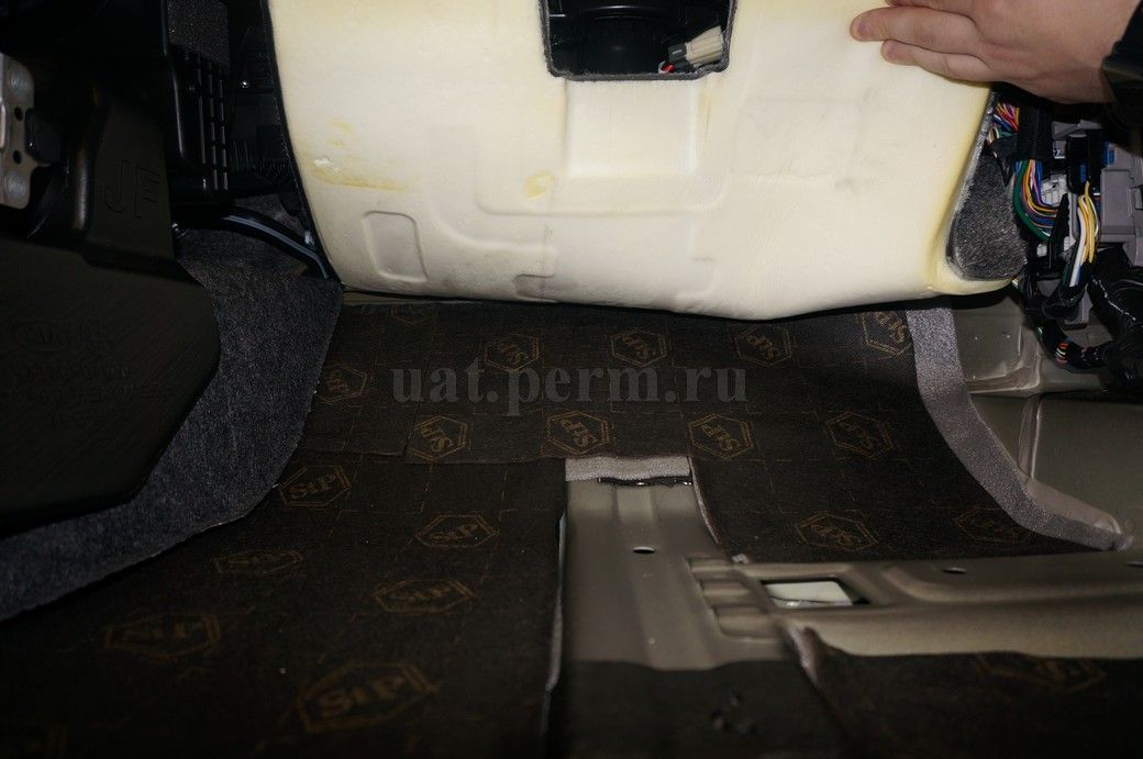 Kia Optima - шумоизоляция пола