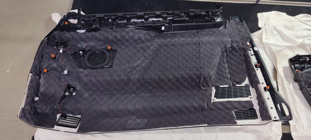 Шумоизоляция дверей Mercedes V250