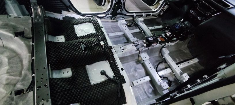 Шумоизоляция пола Nissan X-Trail (T32)