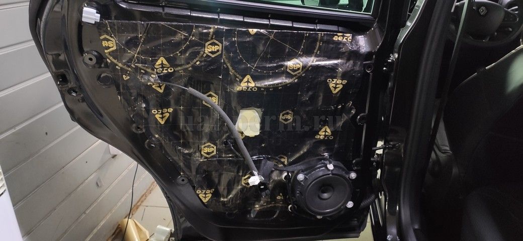 Renault Kaptur - шумоизоляция дверей