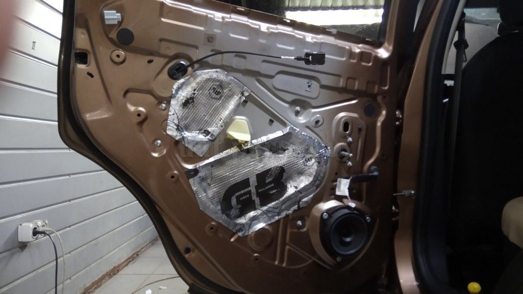 Lada X-Ray - шумоизоляция дверей