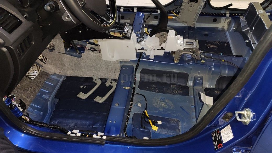 Шумоизоляция пола Mitsubishi ASX