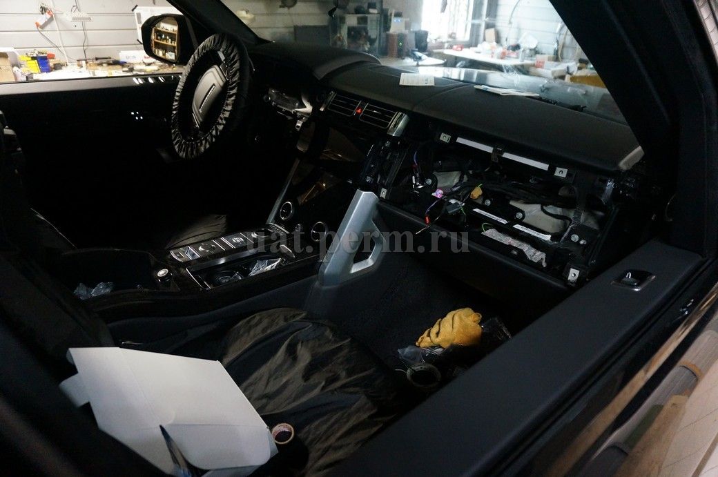 Установка автосигнализации Pandora DX 91 LoRa на Range Rover