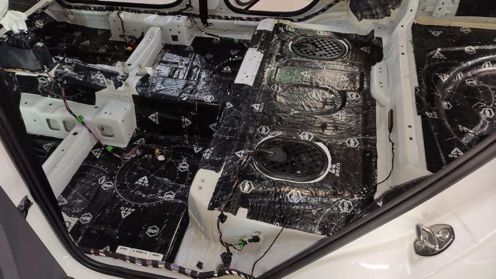 Шумоизоляция пола VW Tiguan