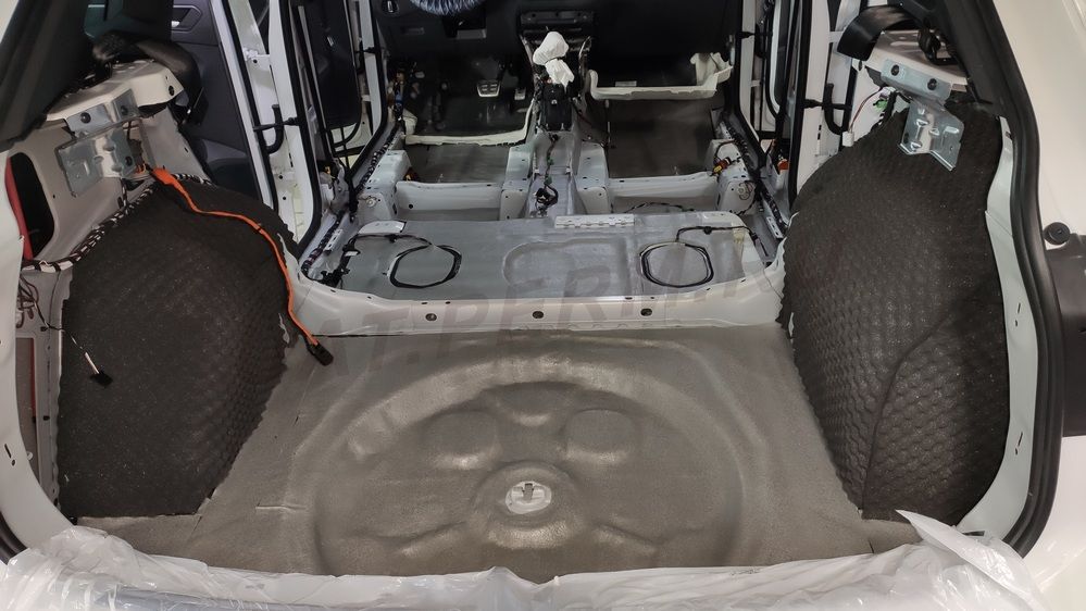 Шумоизоляция багажника VW Tiguan
