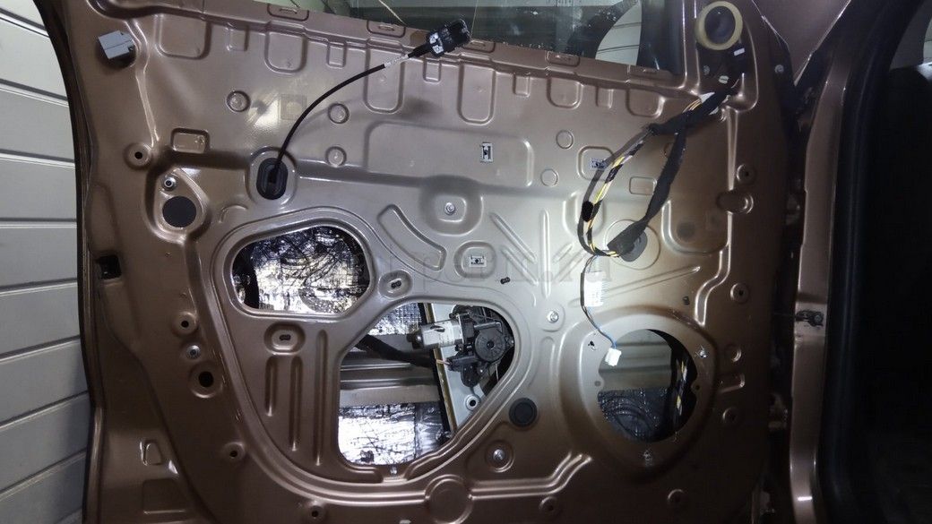 Lada X-Ray - шумоизоляция дверей