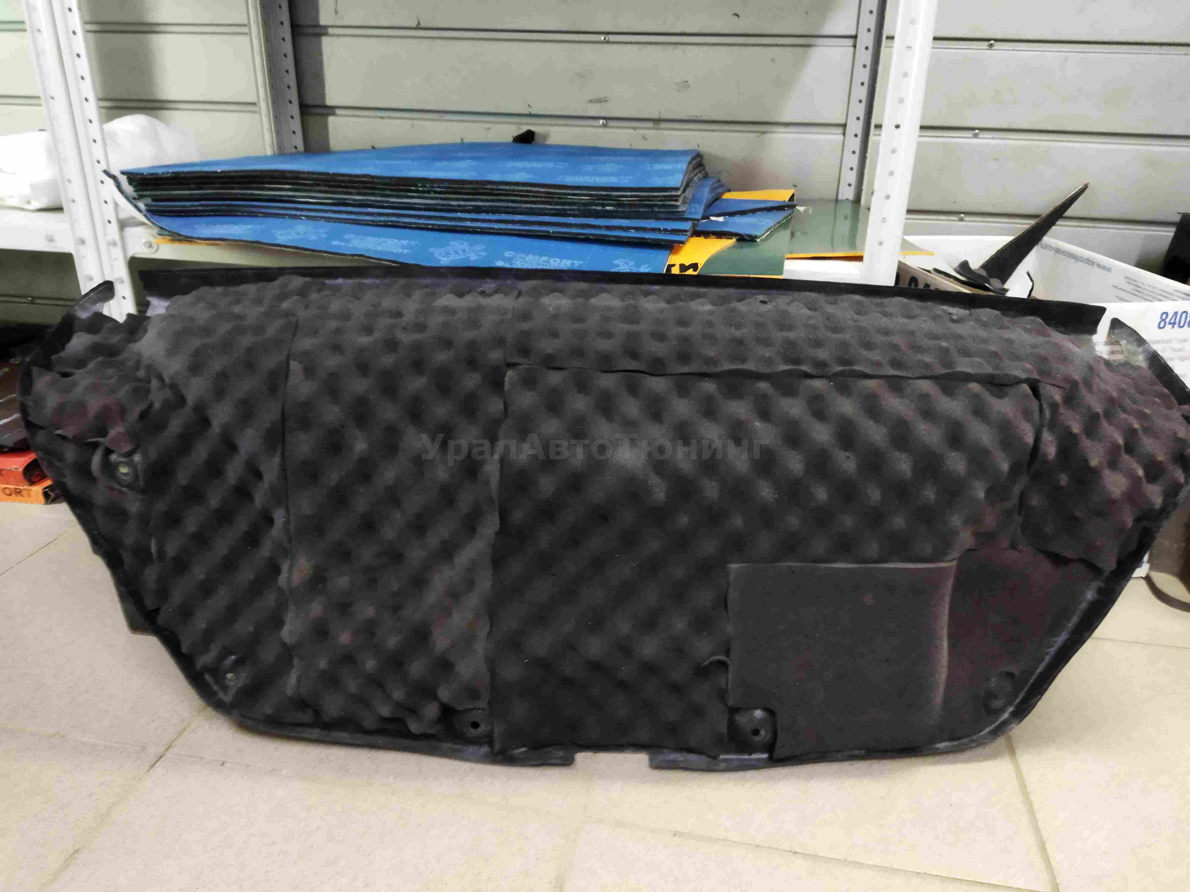 Шумоизоляция крышки багажника Toyota Camry