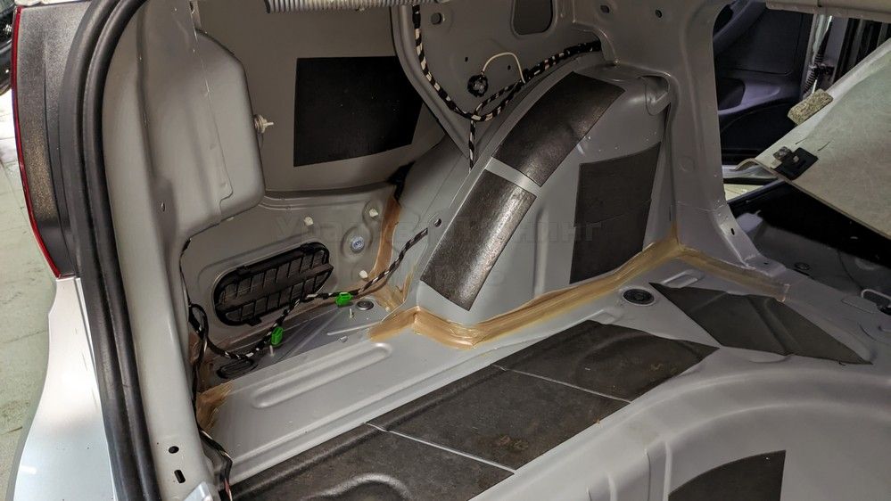 Шумоизоляция багажника VW Polo