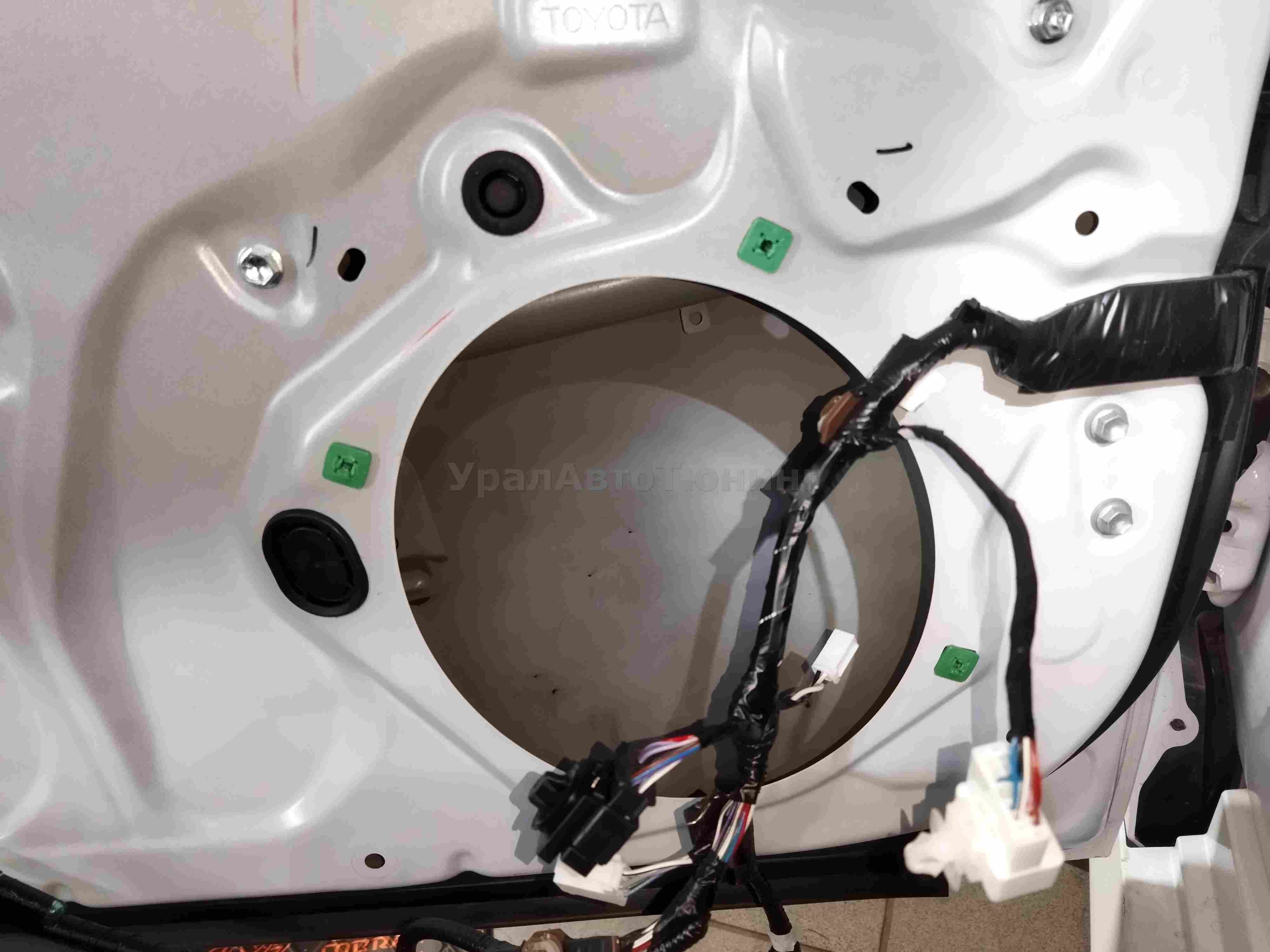 Шумоизоляция дверей Toyota Camry