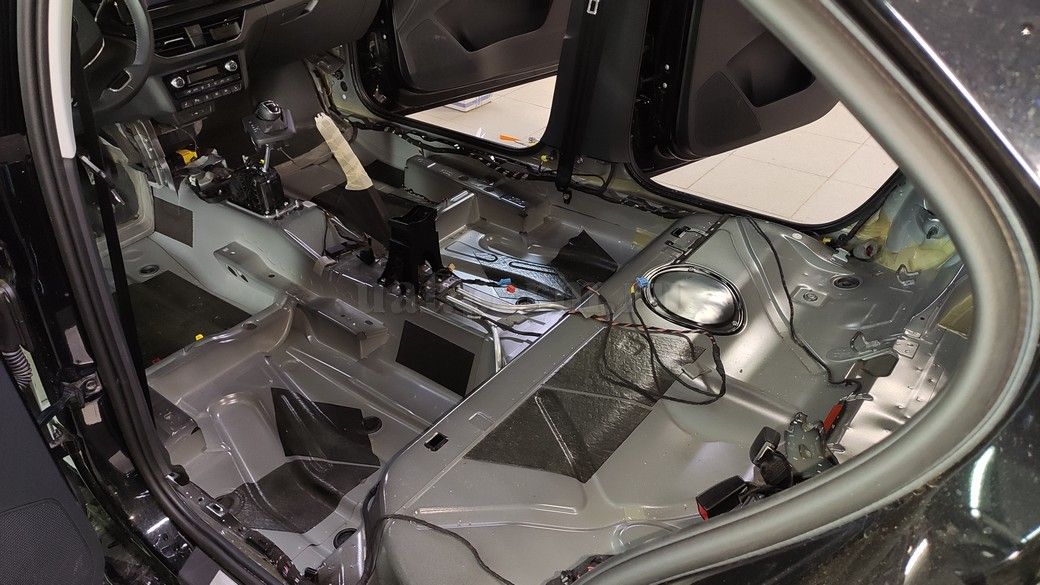 Шумоизоляция пола Skoda Rapid