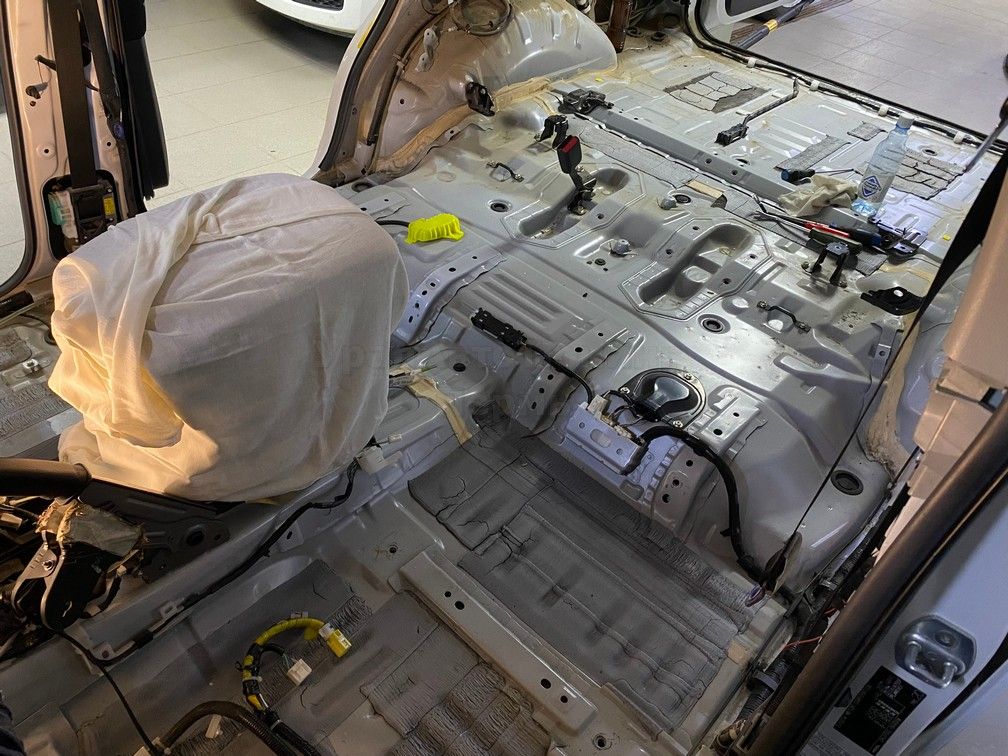 Шумоизоляция пола Toyota Land Cruiser Prado