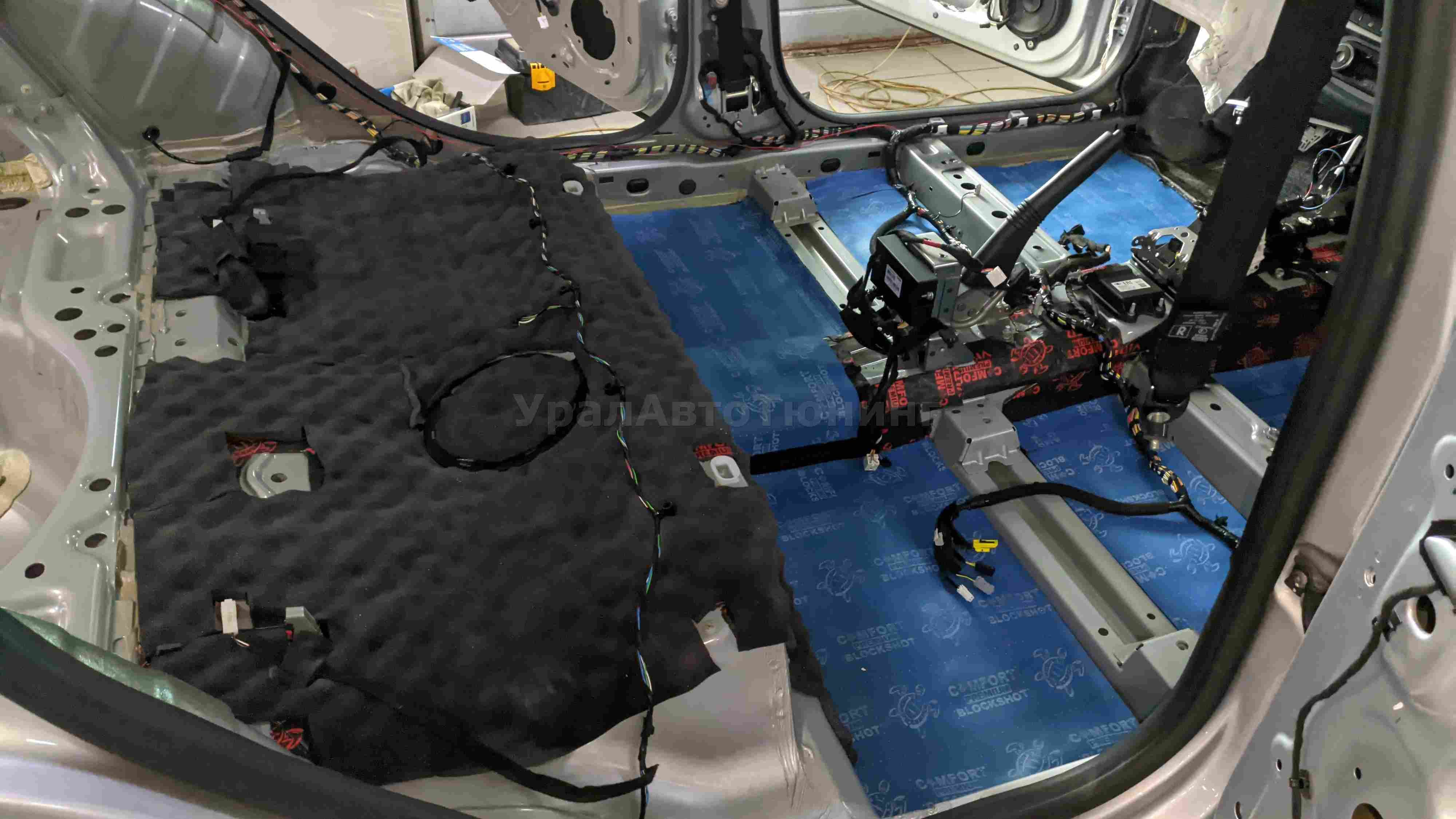 Шумоизоляция пола Lada Vesta