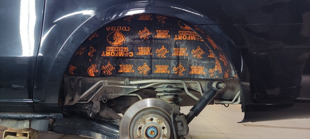 Шумоизоляция колесных арок Mercedes V250