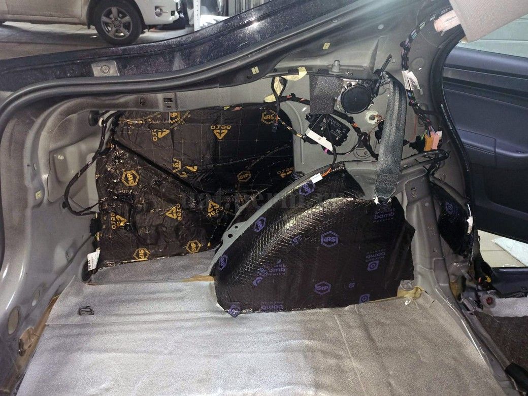 Шумоизоляция багажника Skoda Rapid