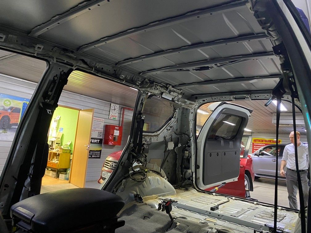 Шумоизоляция крыши Toyota Land Cruiser Prado