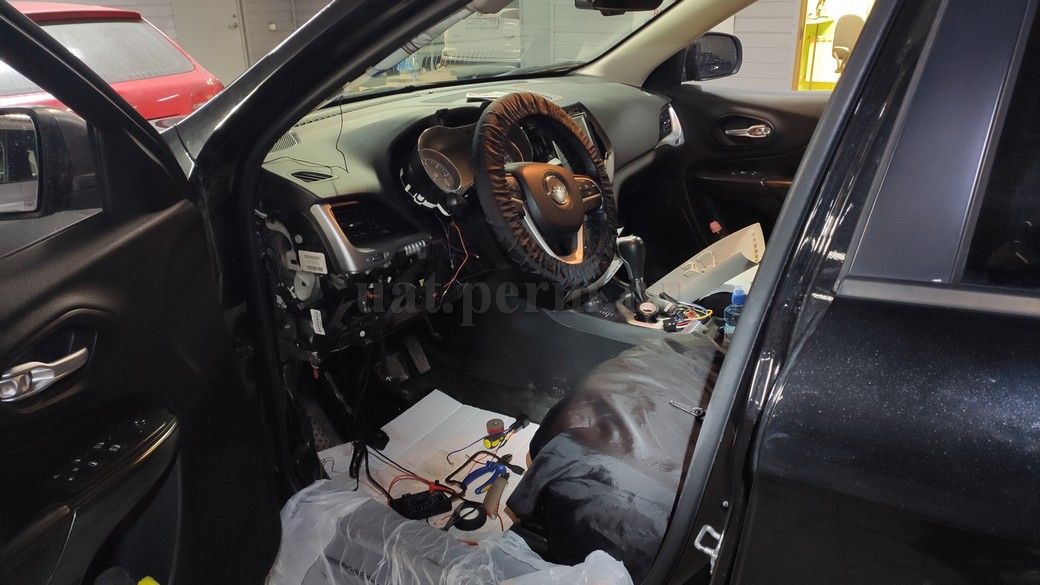 Установка автосигнализации StarLine S96 на Jeep Cherokee
