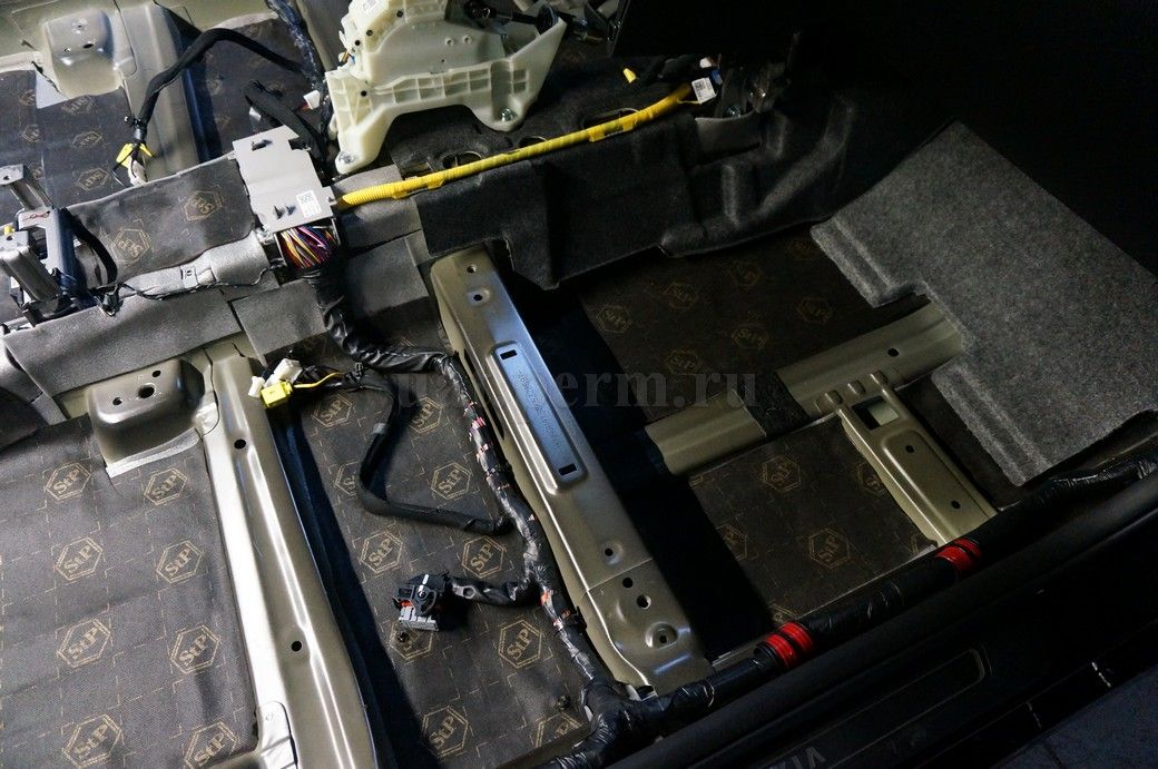 Kia Optima - шумоизоляция пола