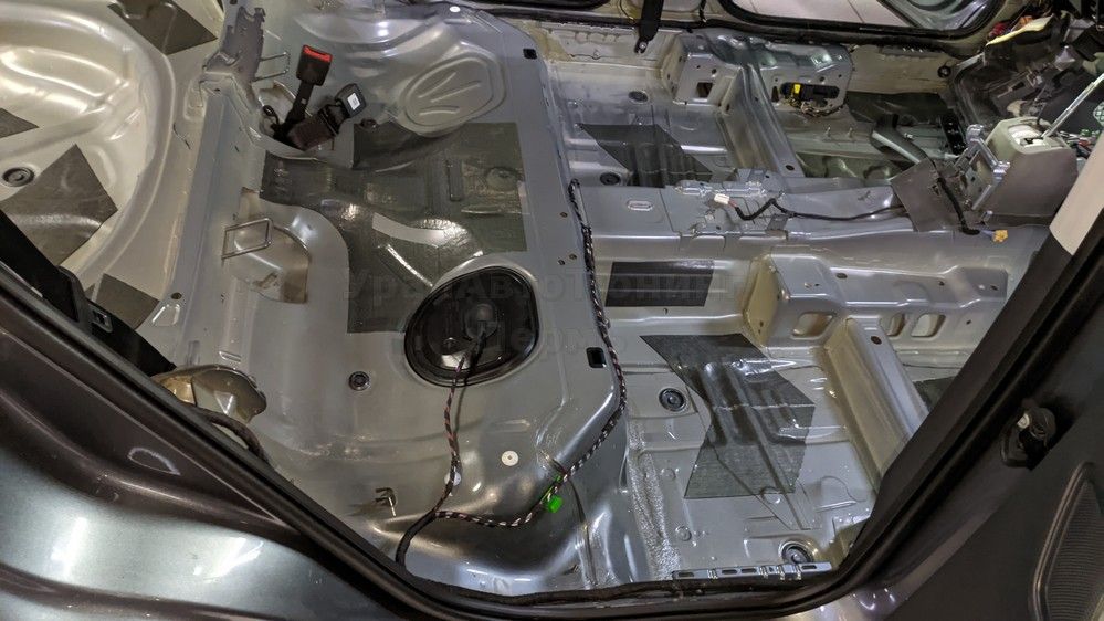 Шумоизоляция пола Skoda Karoq