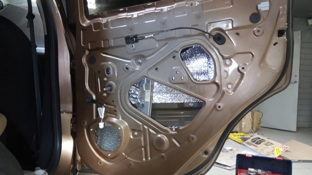 Lada X-Ray - шумоизоляция дверей