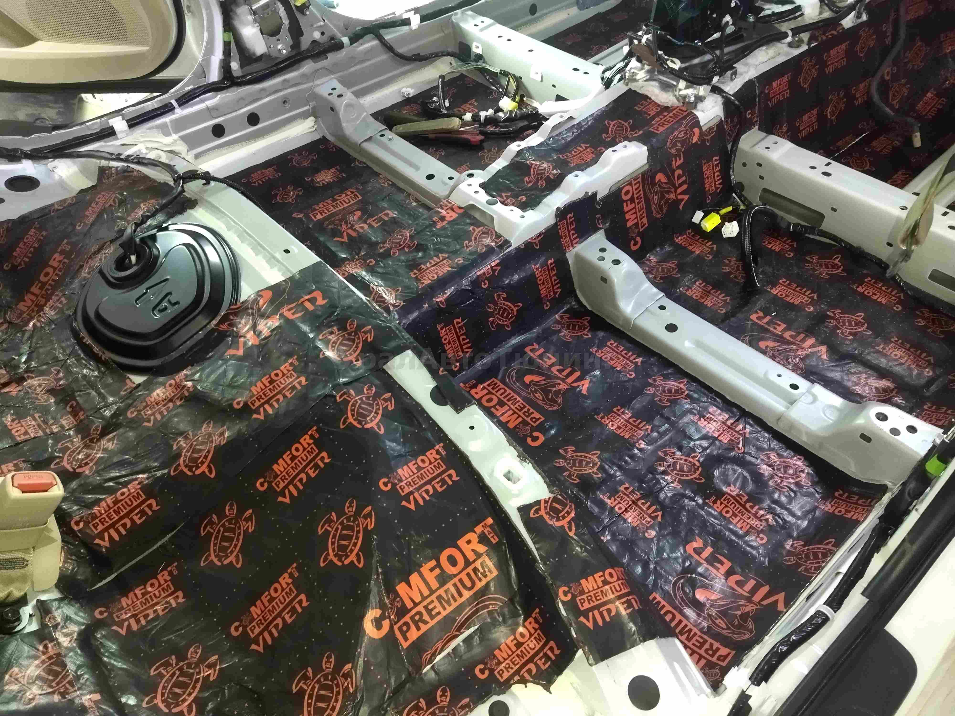 Шумоизоляция пола Toyota Camry
