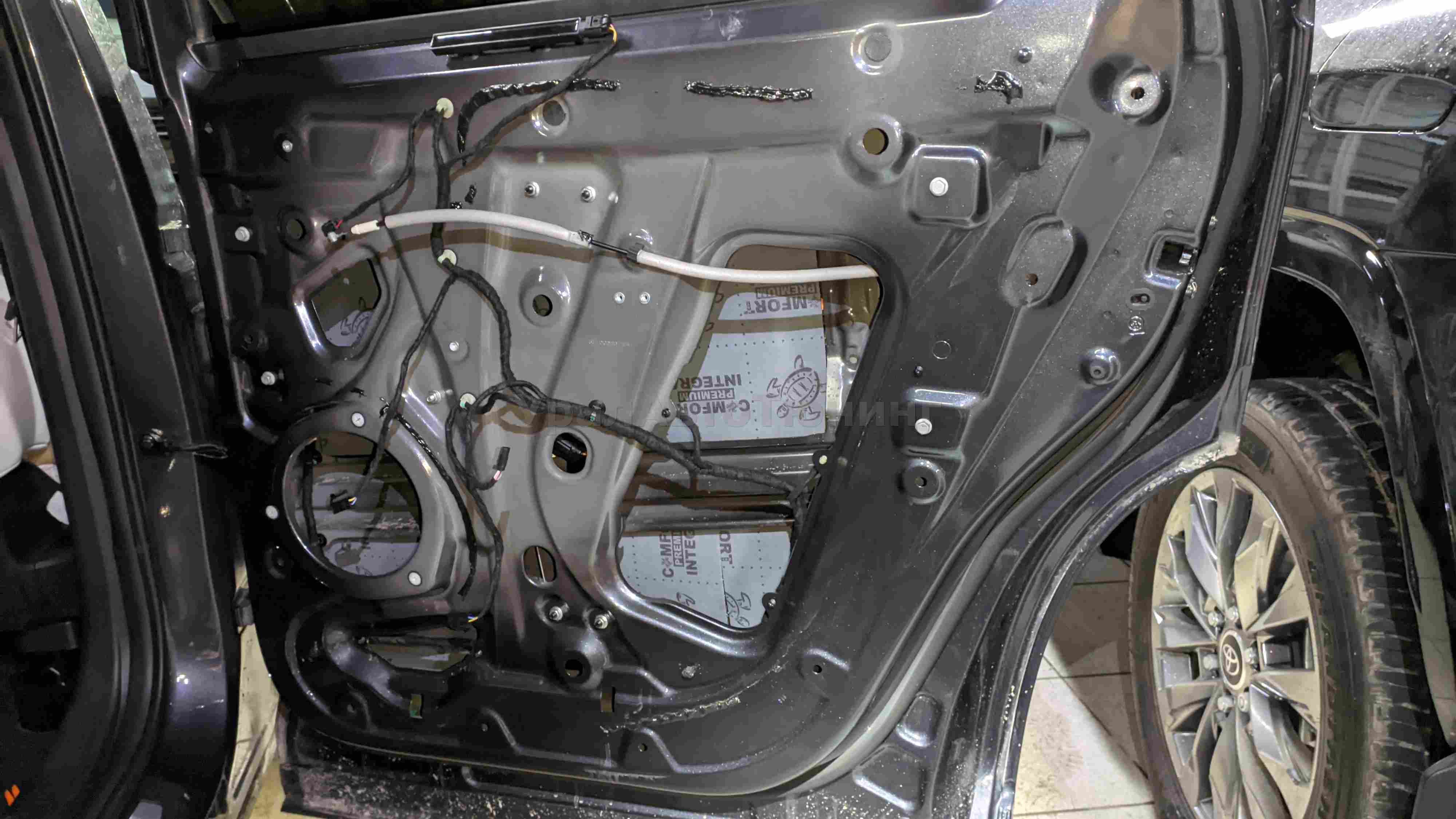 Шумоизоляция дверей Exeed VX